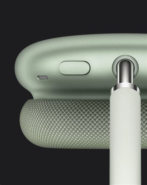 Difference Between Sony WH-1000XM6 and AirPods Max Explained